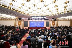 （全国两会）乱象丛生中，中国外交为民的初心与底气