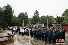 福州马尾举行清明祭扫活动 缅怀马江海战及戍台英烈